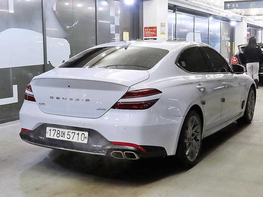 Genesis G70 - Vista 5