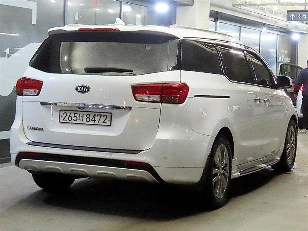 KIA Carnival - Vista 4