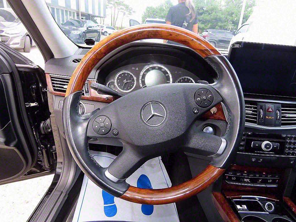 Mercedes Benz E class - Vista 8