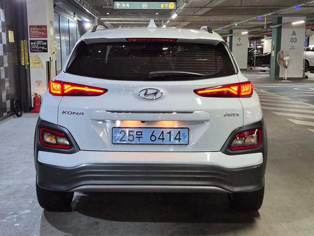 HYUNDAI Kona - Vista 5