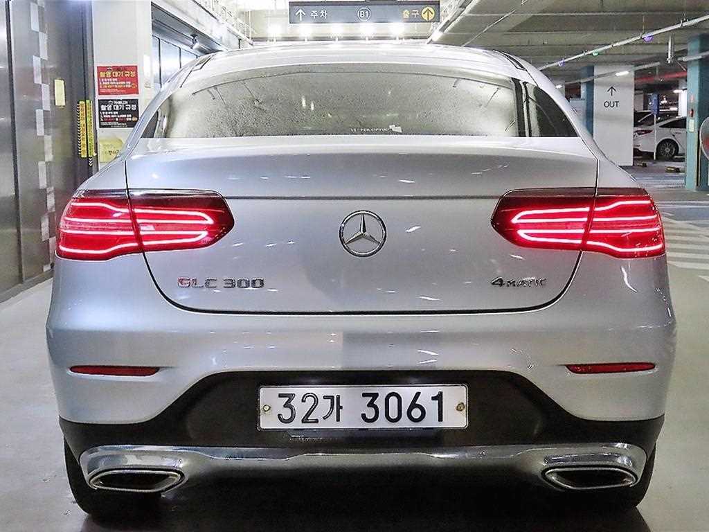Mercedes Benz GLC Class - Vista 5