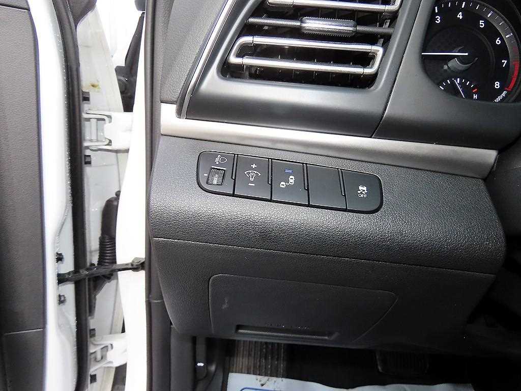 HYUNDAI Avante - Vista 12