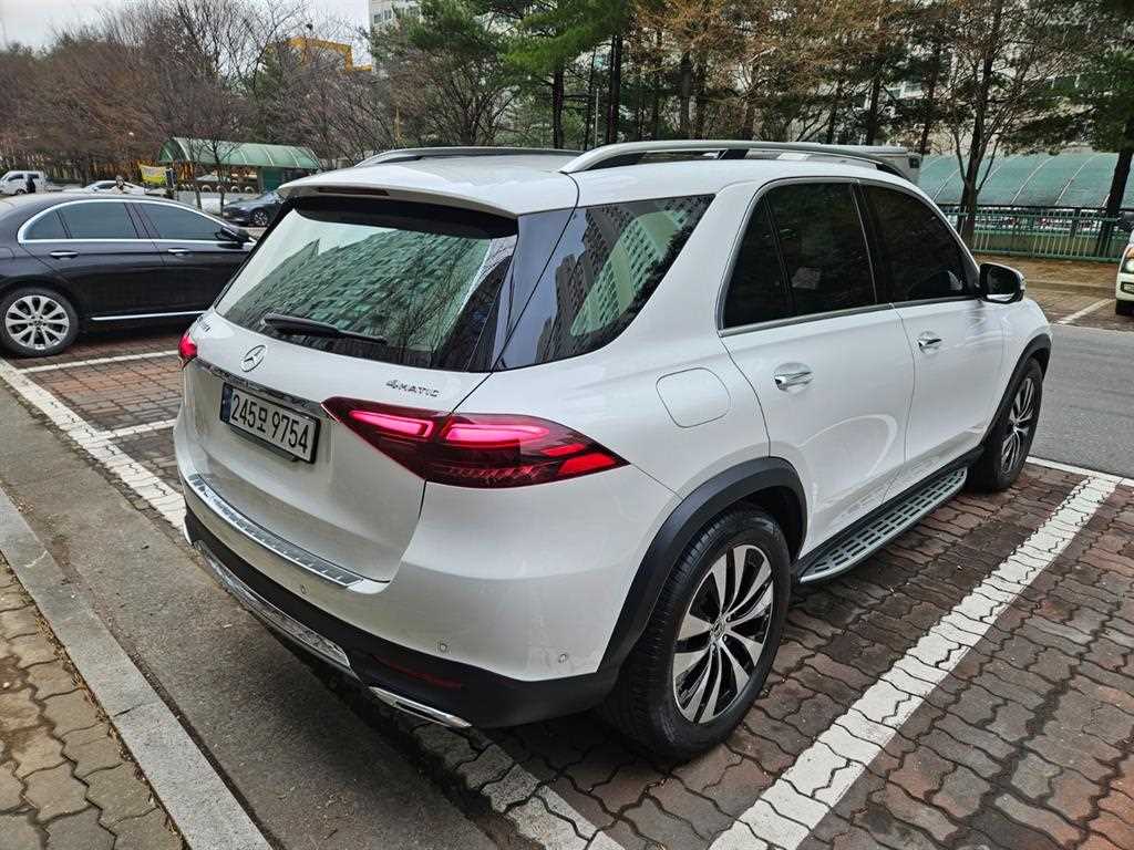 Mercedes Benz GLE Class - Vista 6