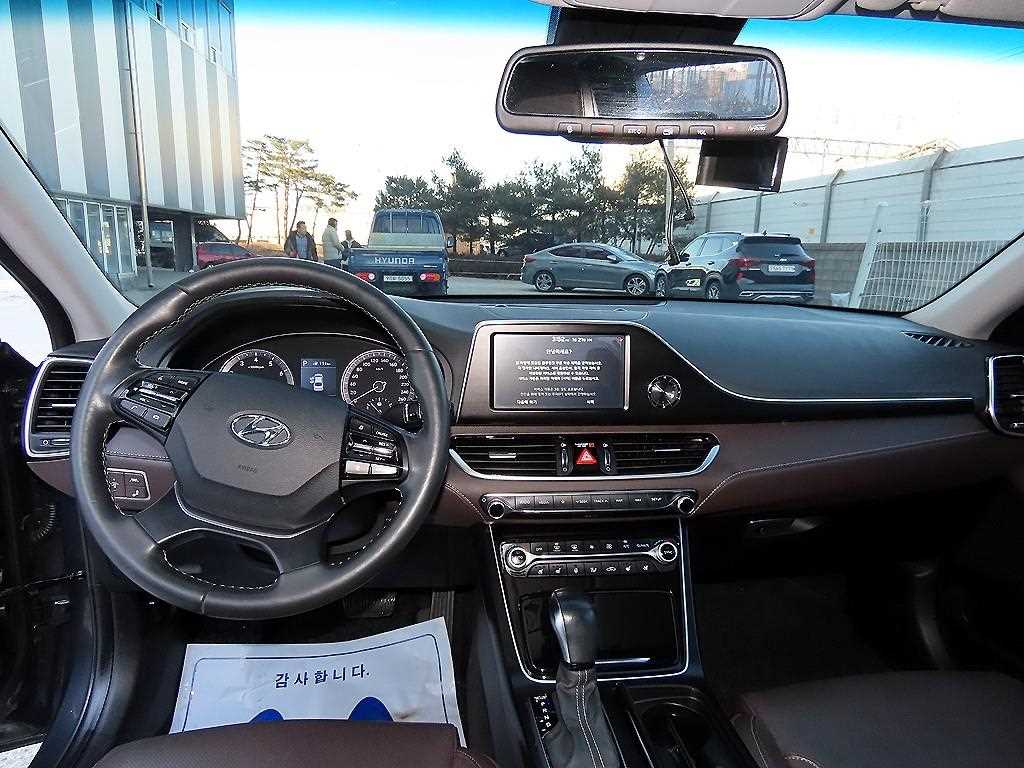 HYUNDAI Grandeur - Vista 7