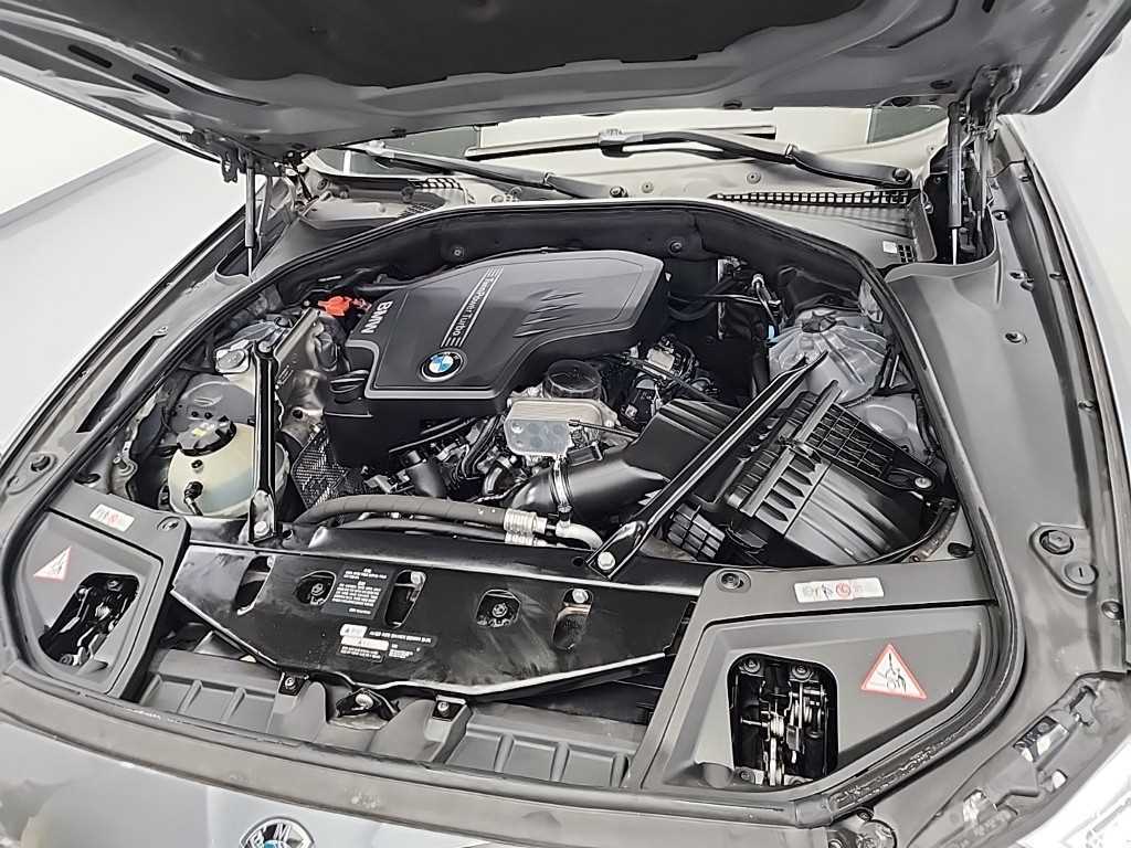 BMW 5 Series - Vista 5