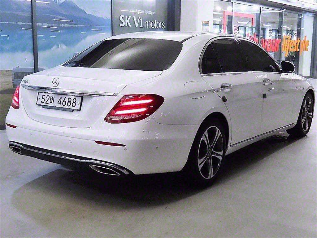 Mercedes Benz E class - Vista 4