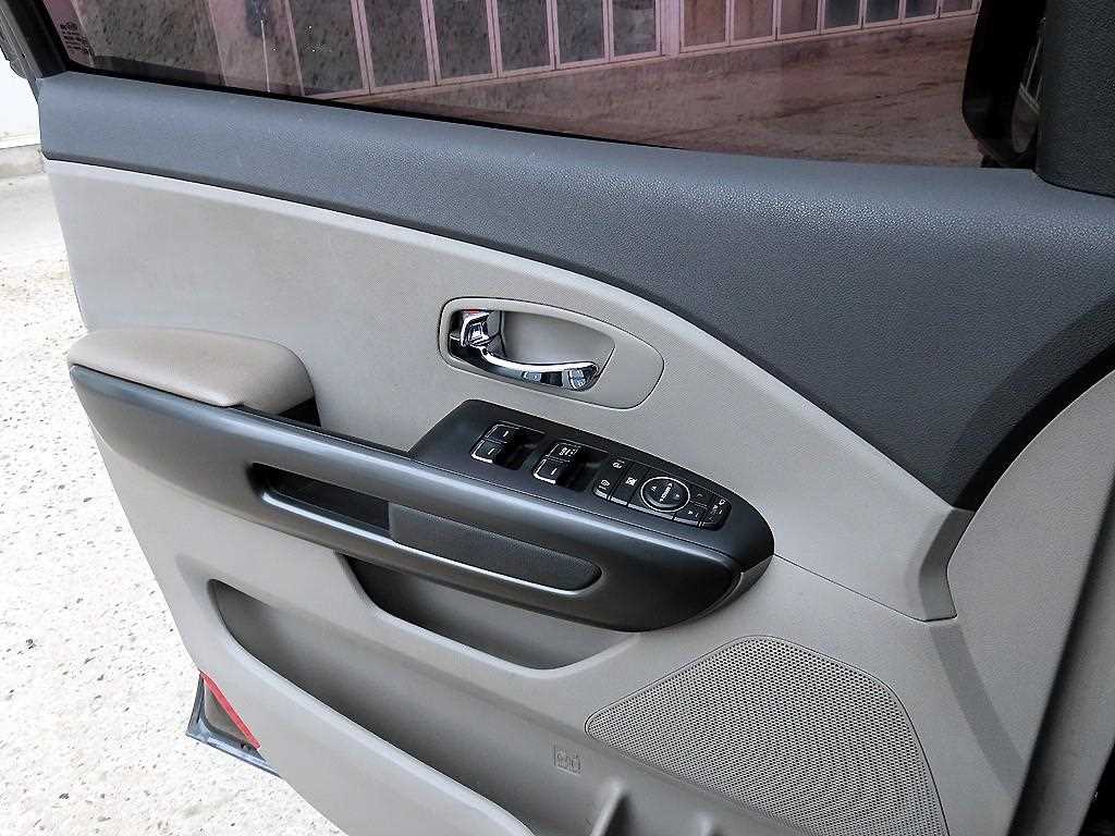 KIA Carnival - Vista 12