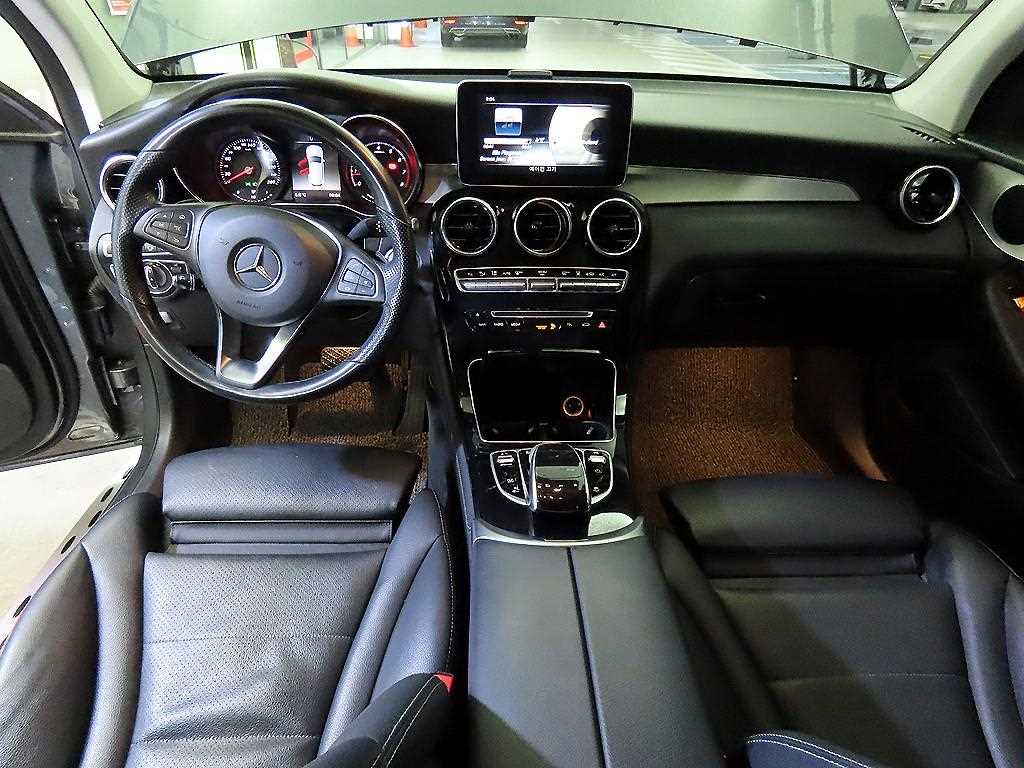 Mercedes Benz GLC Class - Vista 10