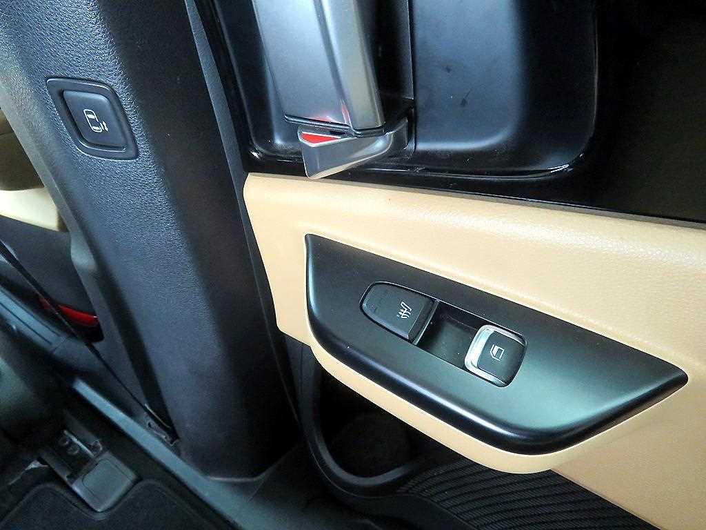 KIA Carnival - Vista 11