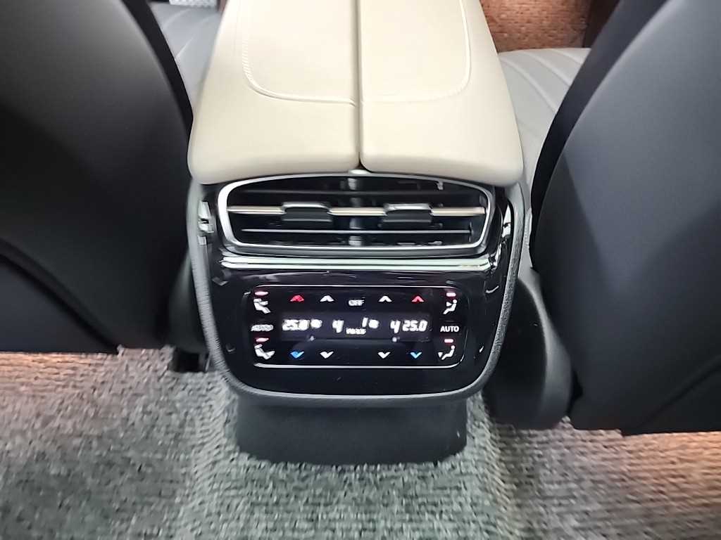 Mercedes Benz EQS - Vista 12