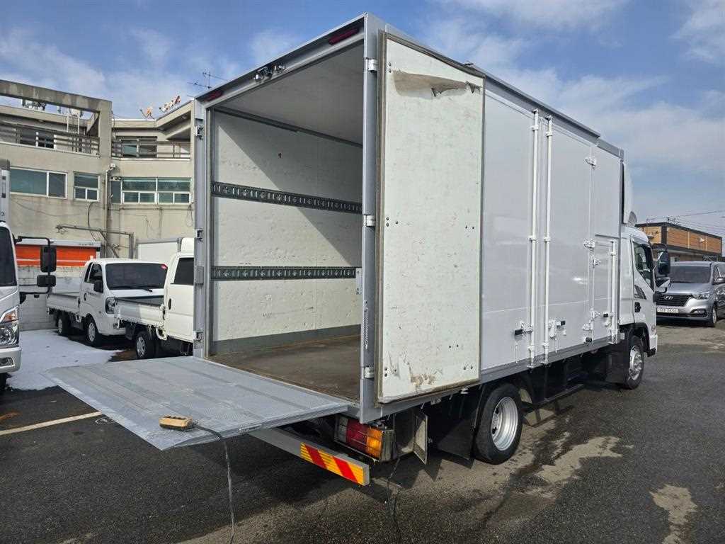 medium and large cargo truck - Vista 7