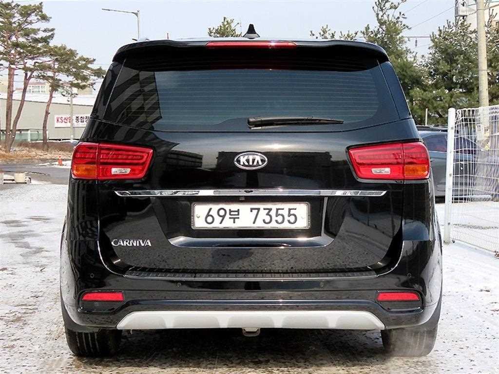 KIA Carnival - Vista 4