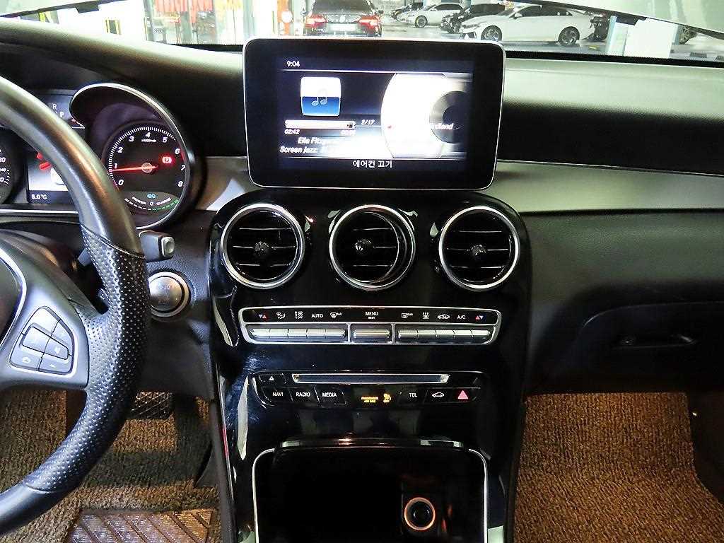 Mercedes Benz GLC Class - Vista 11