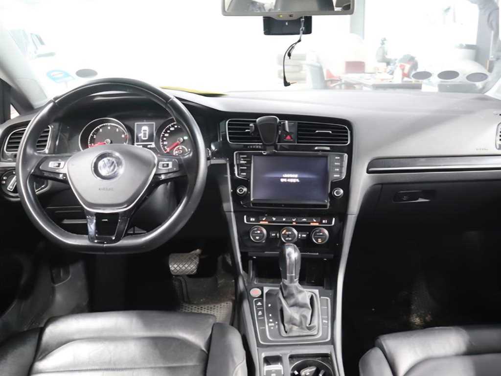 Volkswagen Golf - Vista 3