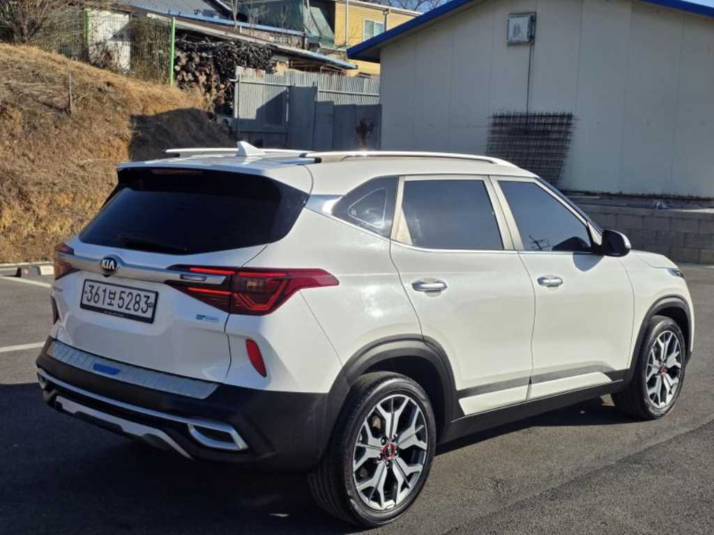 KIA Seltos - Vista 4