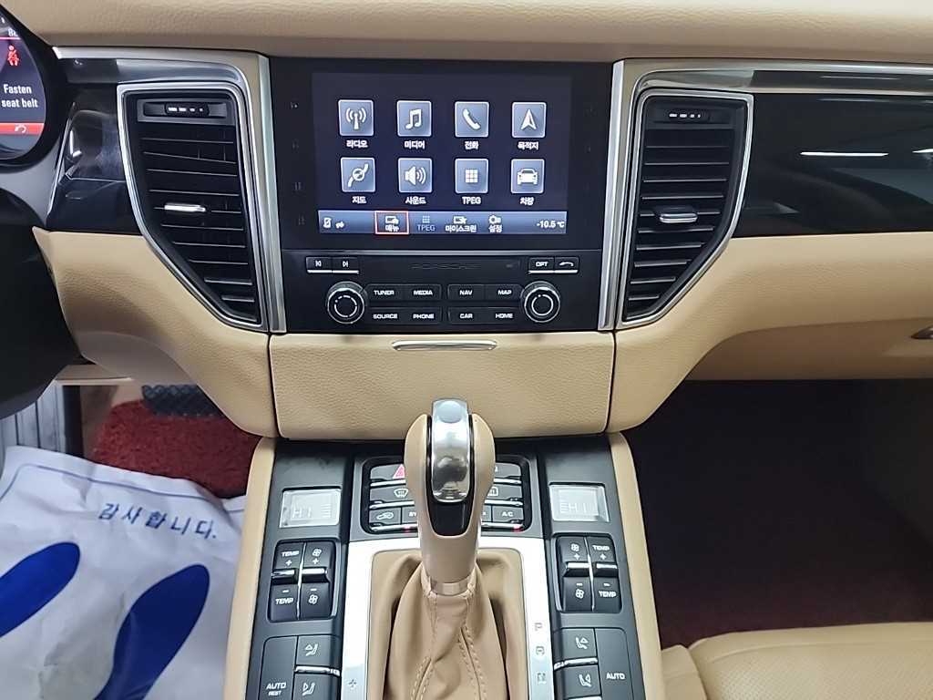 Porsche Macan - Vista 10