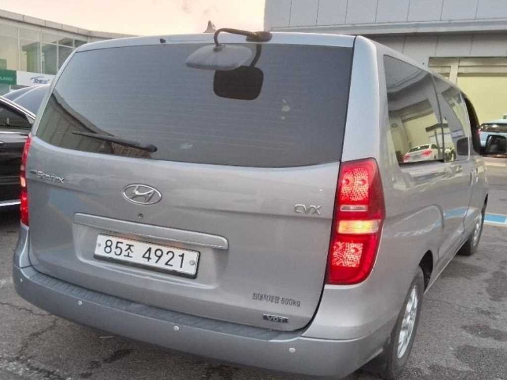 HYUNDAI Starex - Vista 5