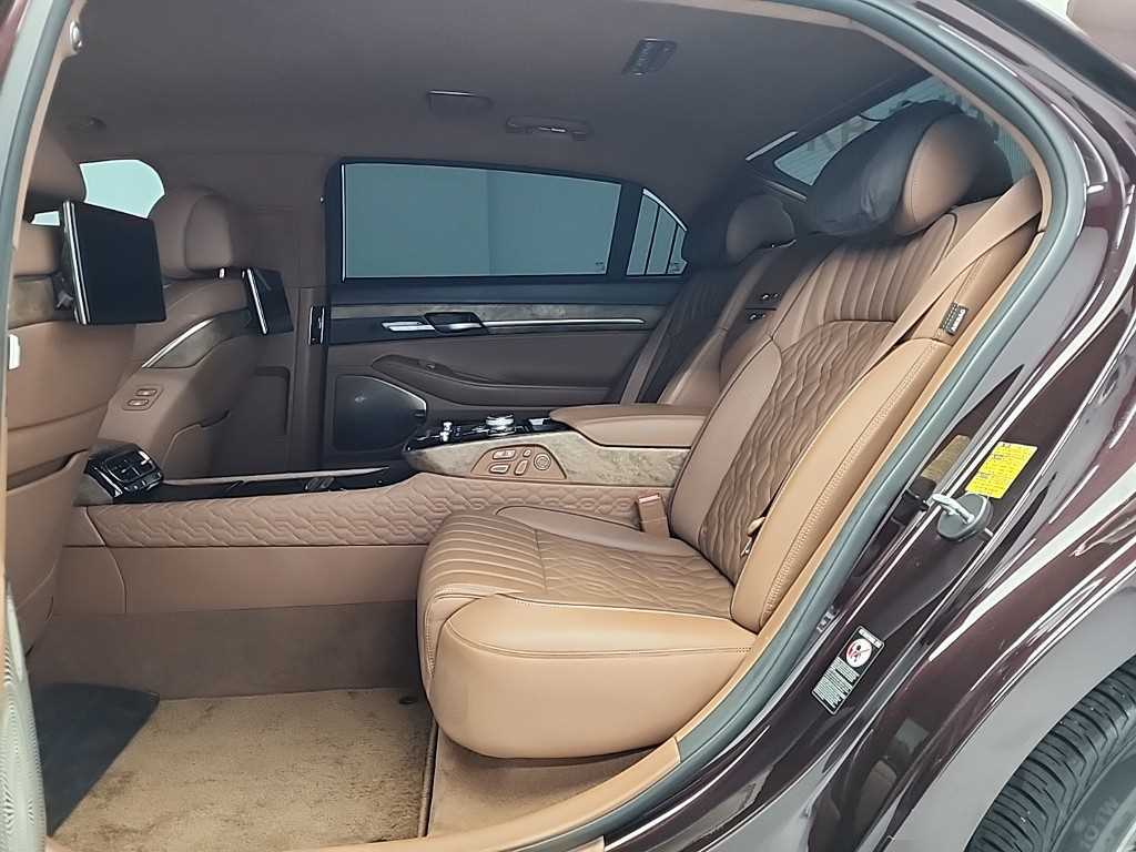 Genesis G90 - Vista 12