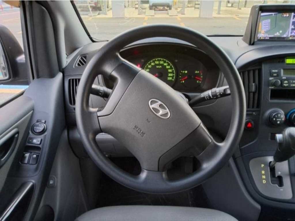 HYUNDAI Starex - Vista 7