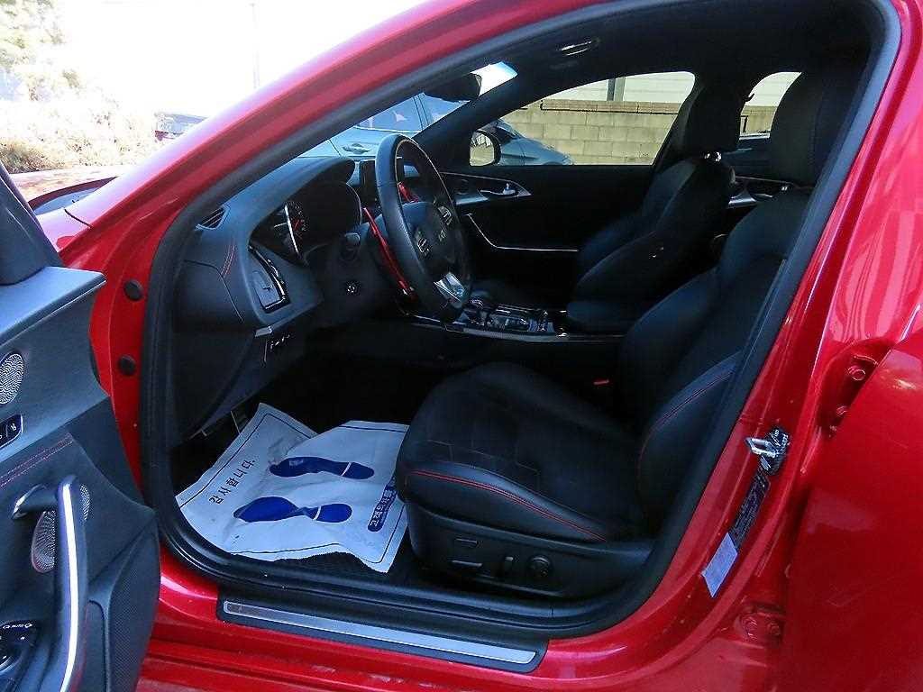 KIA Stinger - Vista 5