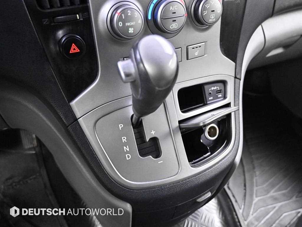 HYUNDAI Starex - Vista 9