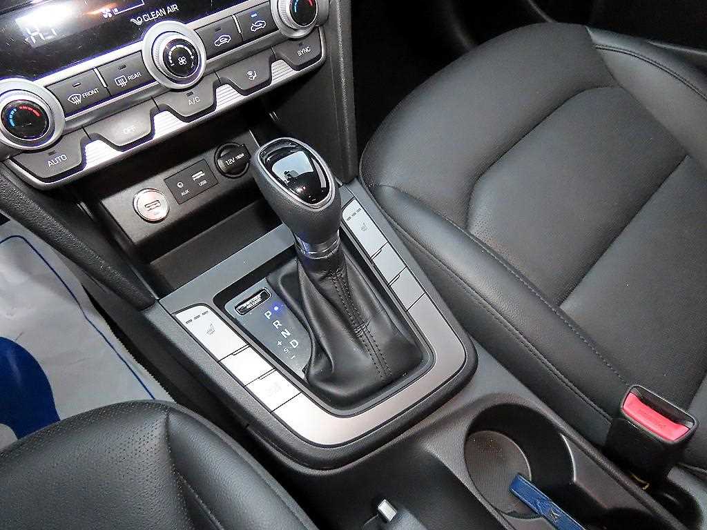 HYUNDAI Avante - Vista 10