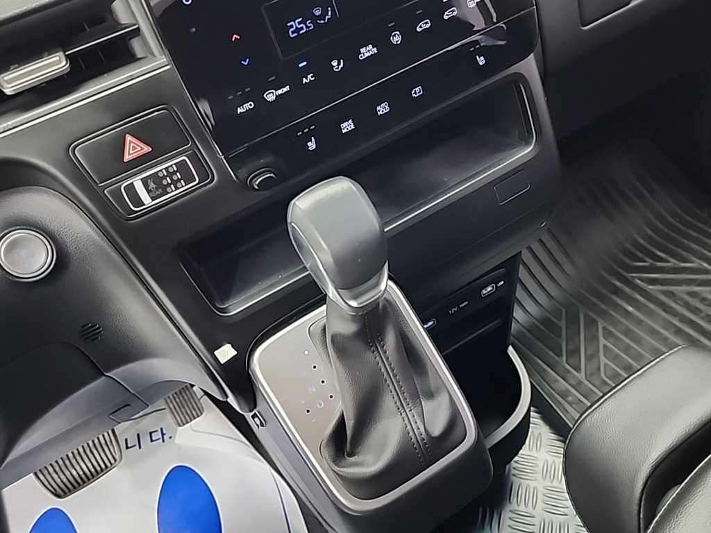 HYUNDAI Staria - Vista 8