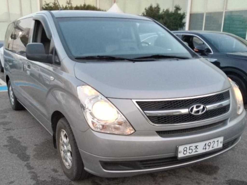 HYUNDAI Starex - Vista 3