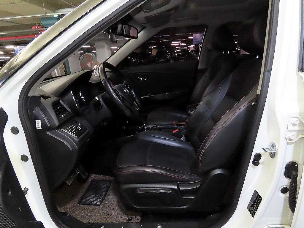 Ssangyong Tivoli - Vista 6