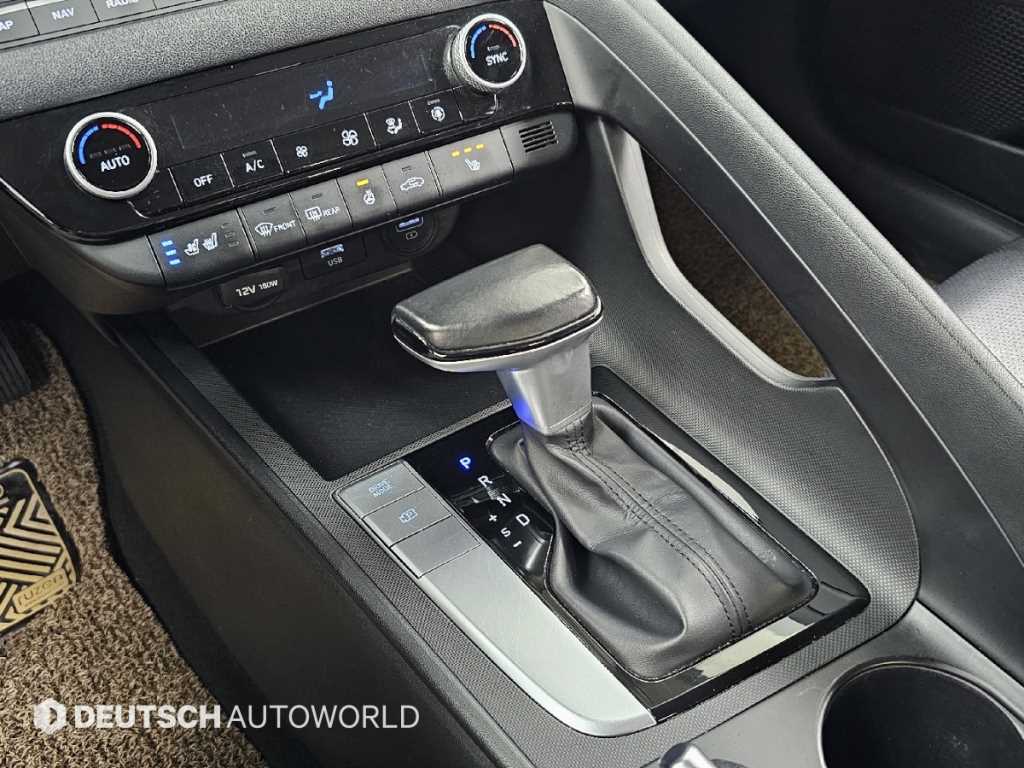 HYUNDAI Avante - Vista 9