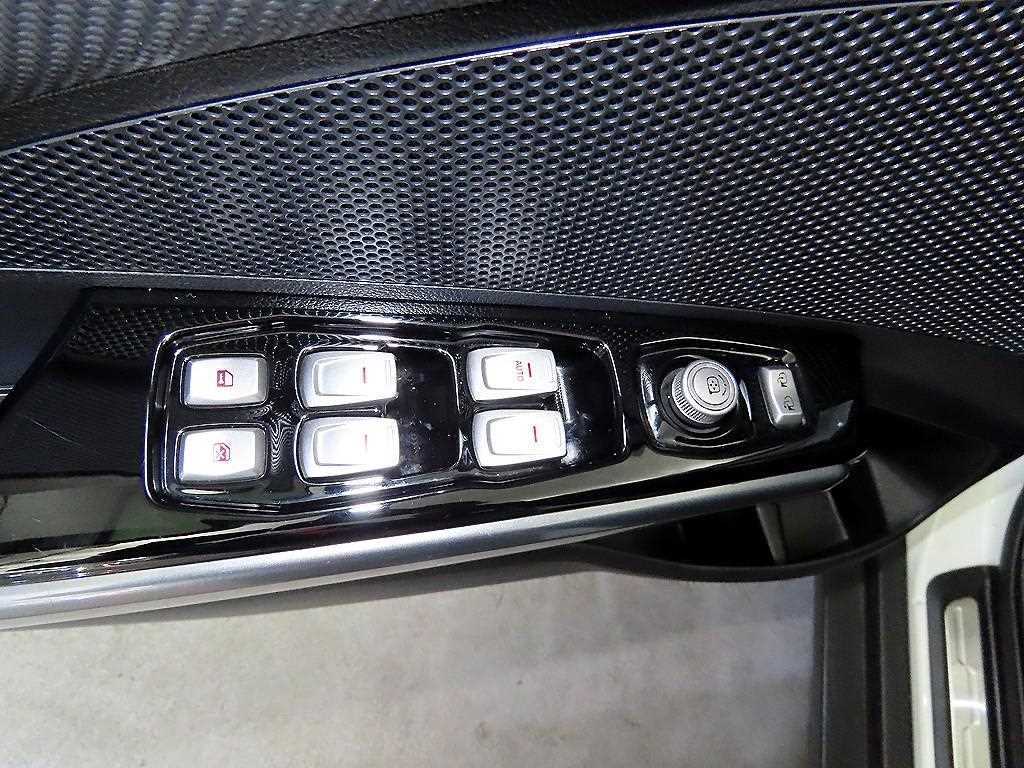 Ssangyong Tivoli 2018 Blanco - Importación desde Corea - HF Imports Iquique - Foto 13