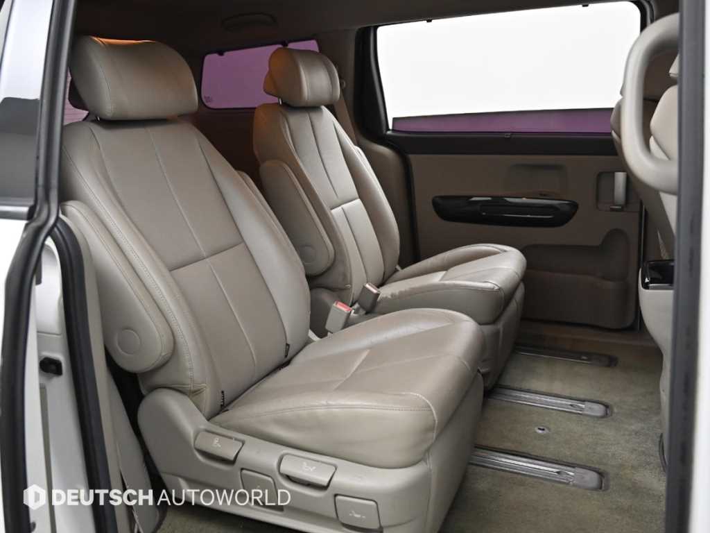 KIA Carnival - Vista 12