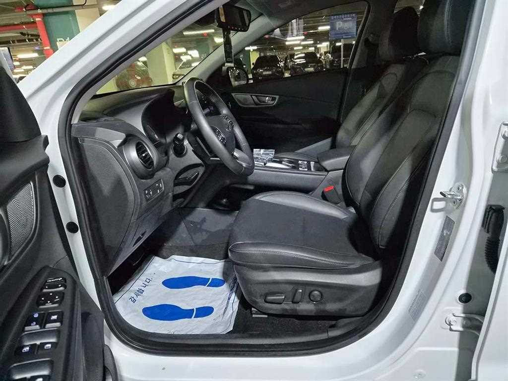 HYUNDAI Kona - Vista 6