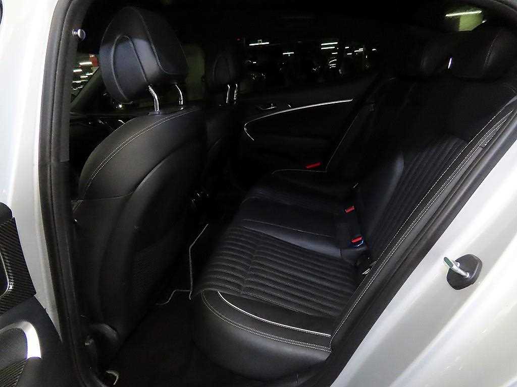 Genesis G70 - Vista 7