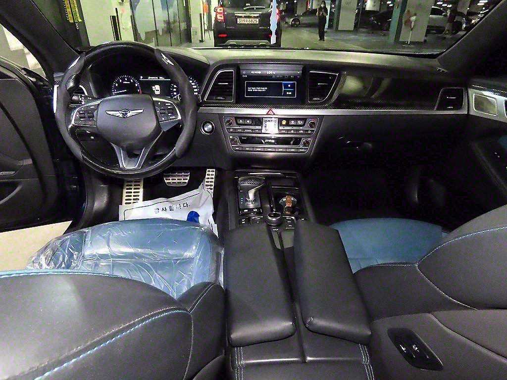 Genesis G80 - Vista 10