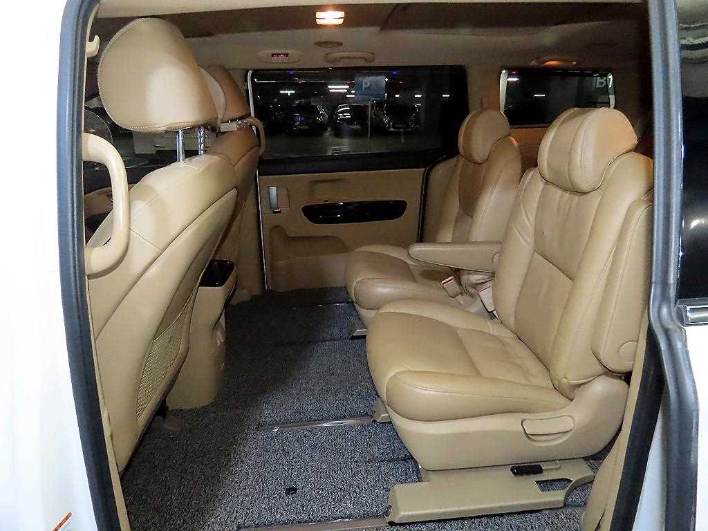 KIA Carnival - Vista 7