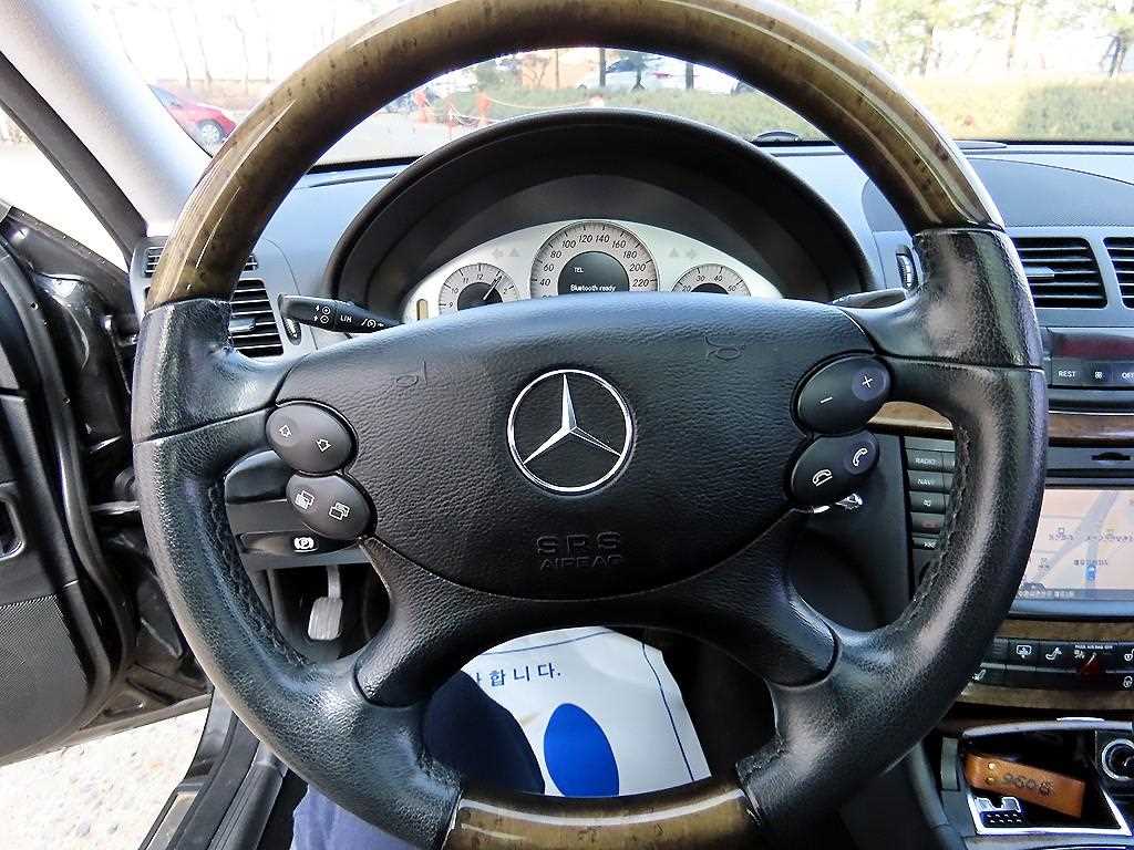 Mercedes Benz E class - Vista 8