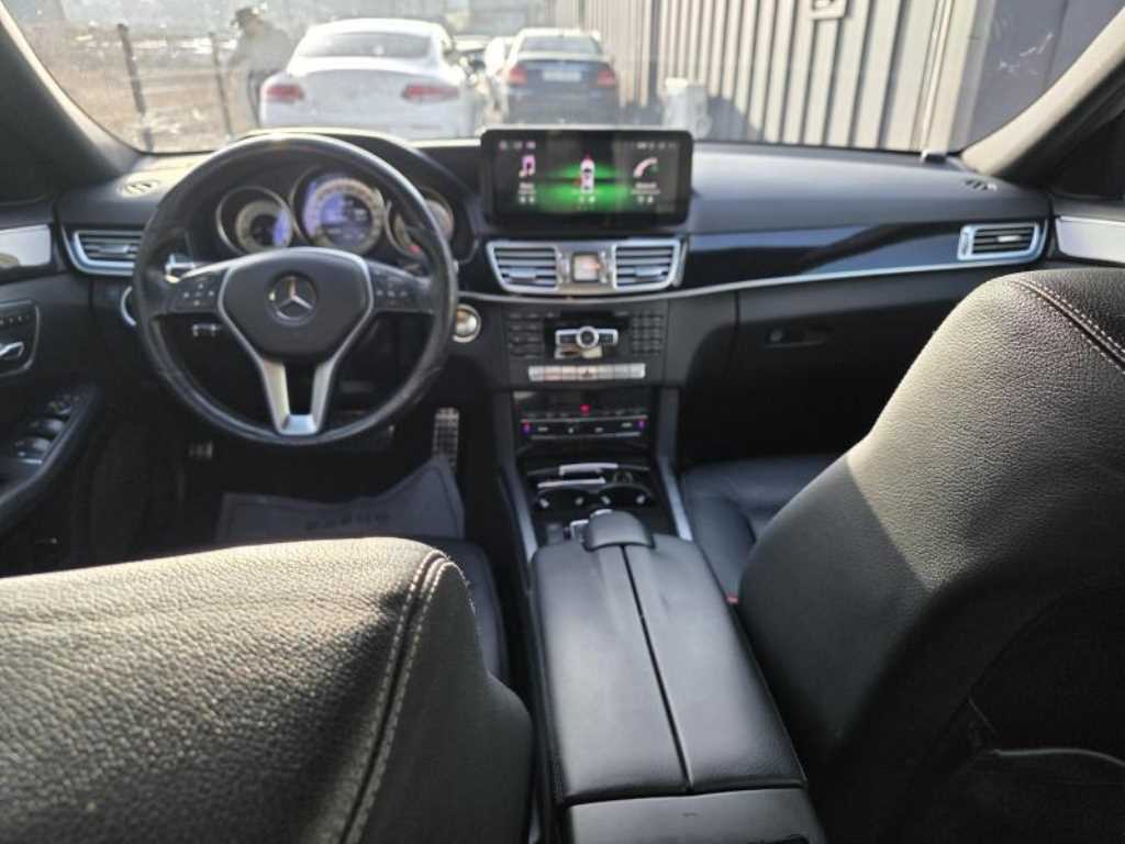 Mercedes Benz E class - Vista 8