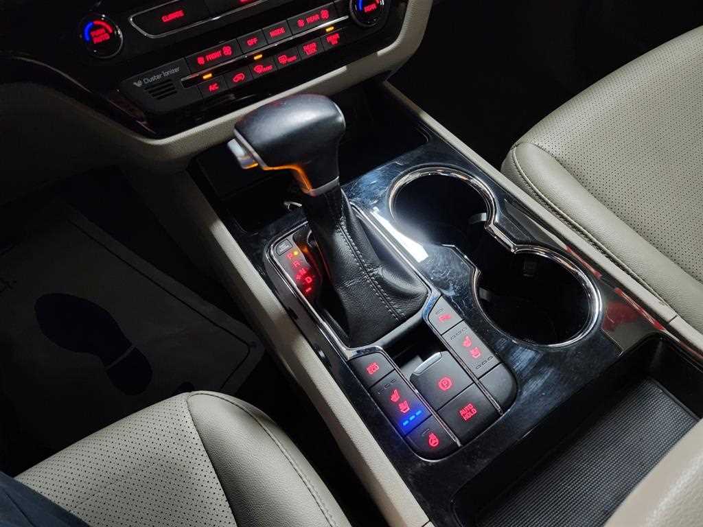 KIA Carnival - Vista 12