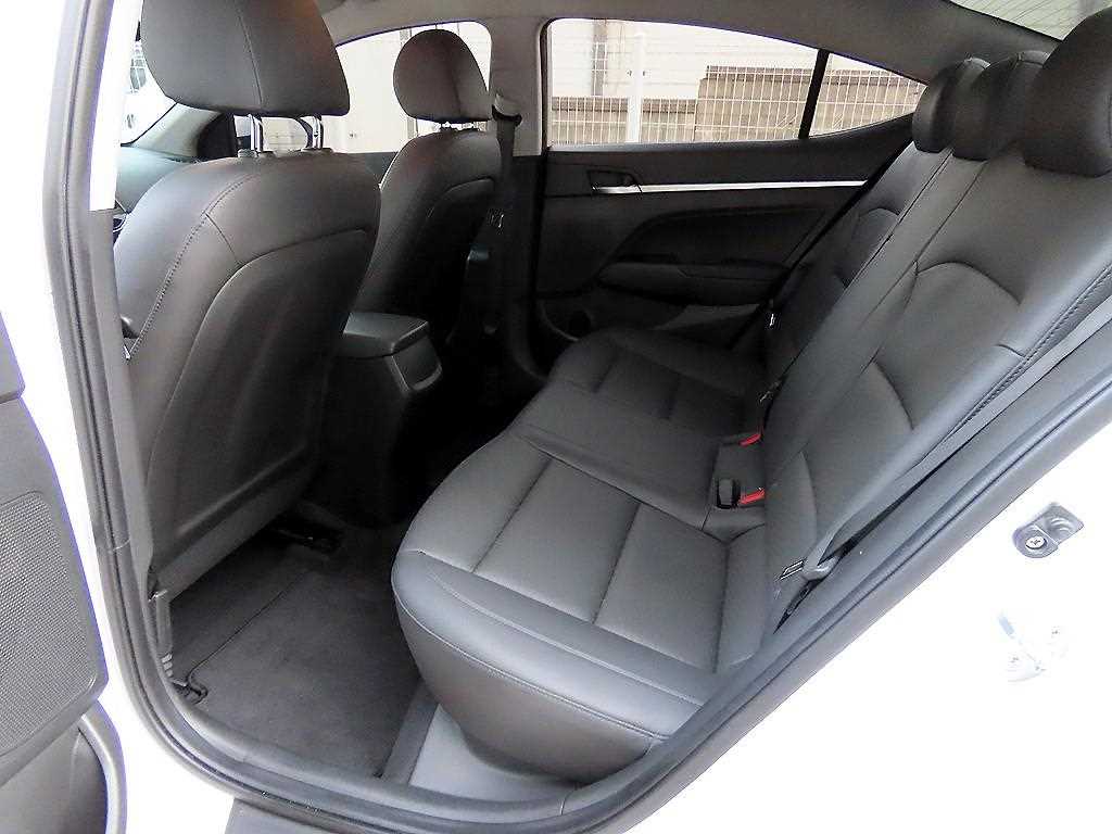 HYUNDAI Avante - Vista 6