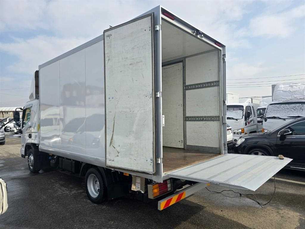 medium and large cargo truck - Vista 9