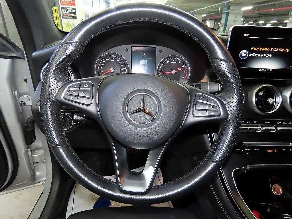 Mercedes Benz GLC Class - Vista 8