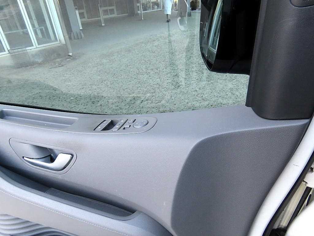 HYUNDAI Staria - Vista 11