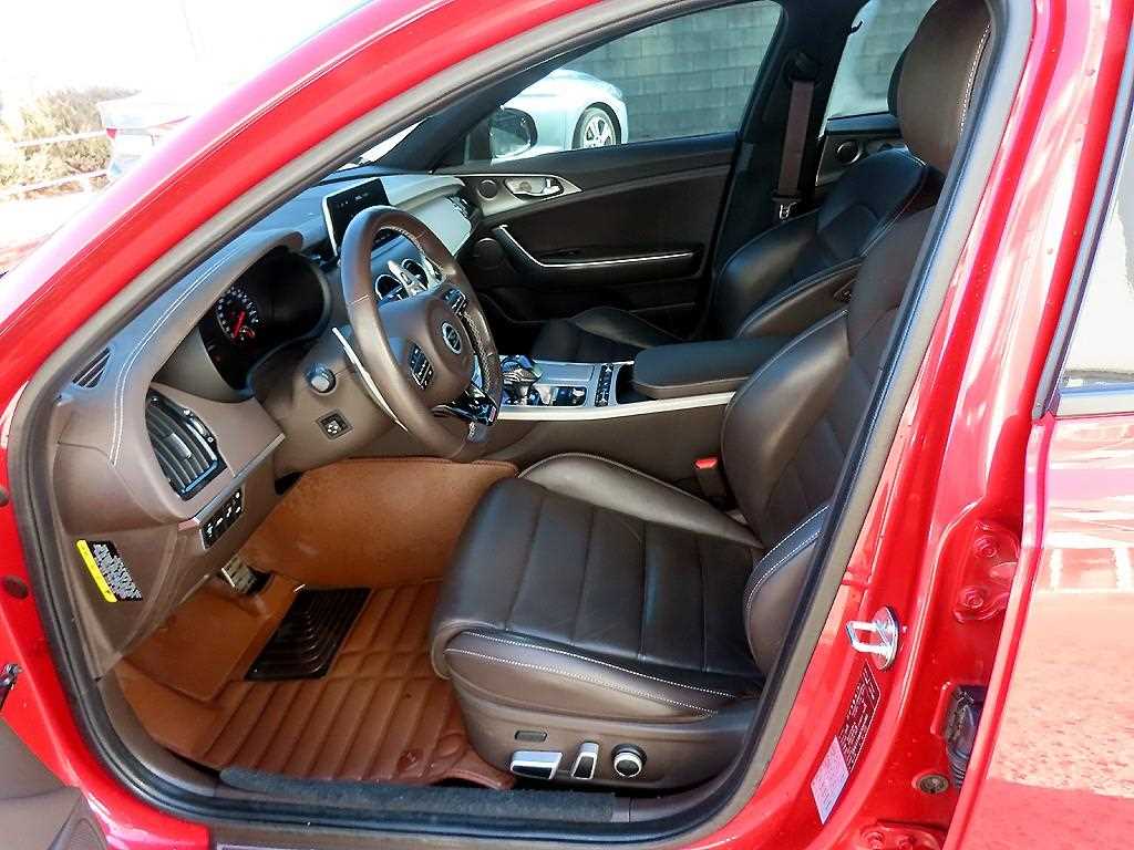 KIA Stinger - Vista 5