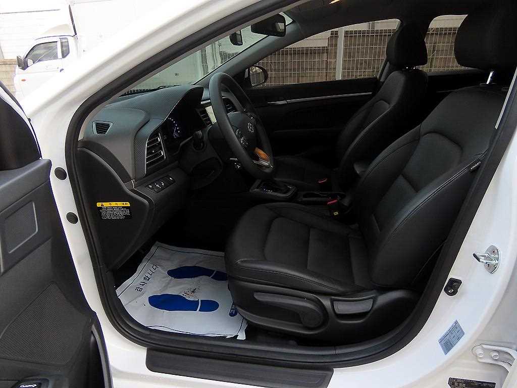 HYUNDAI Avante - Vista 5