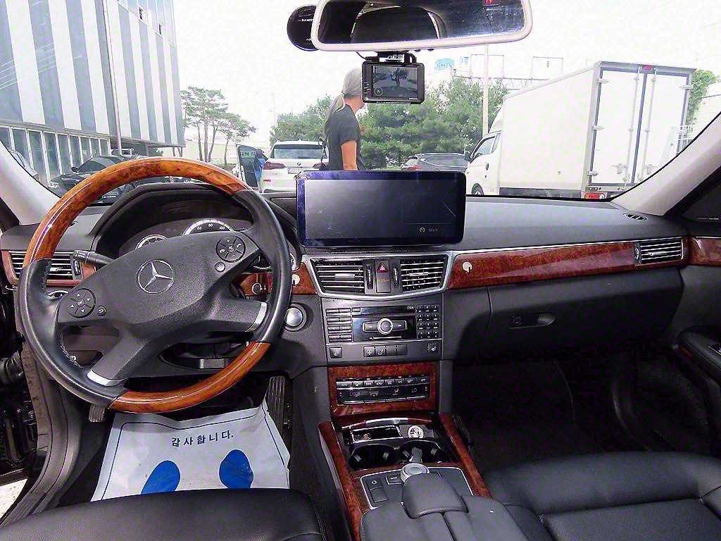 Mercedes Benz E class - Vista 7