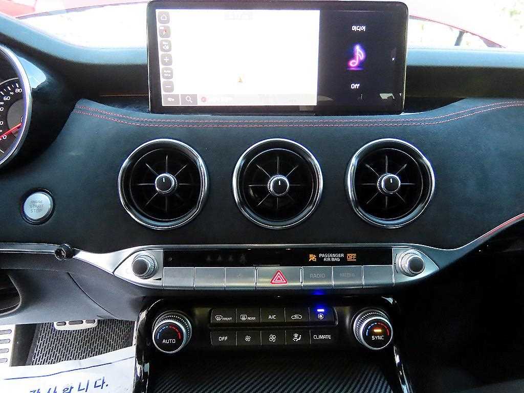 KIA Stinger - Vista 12