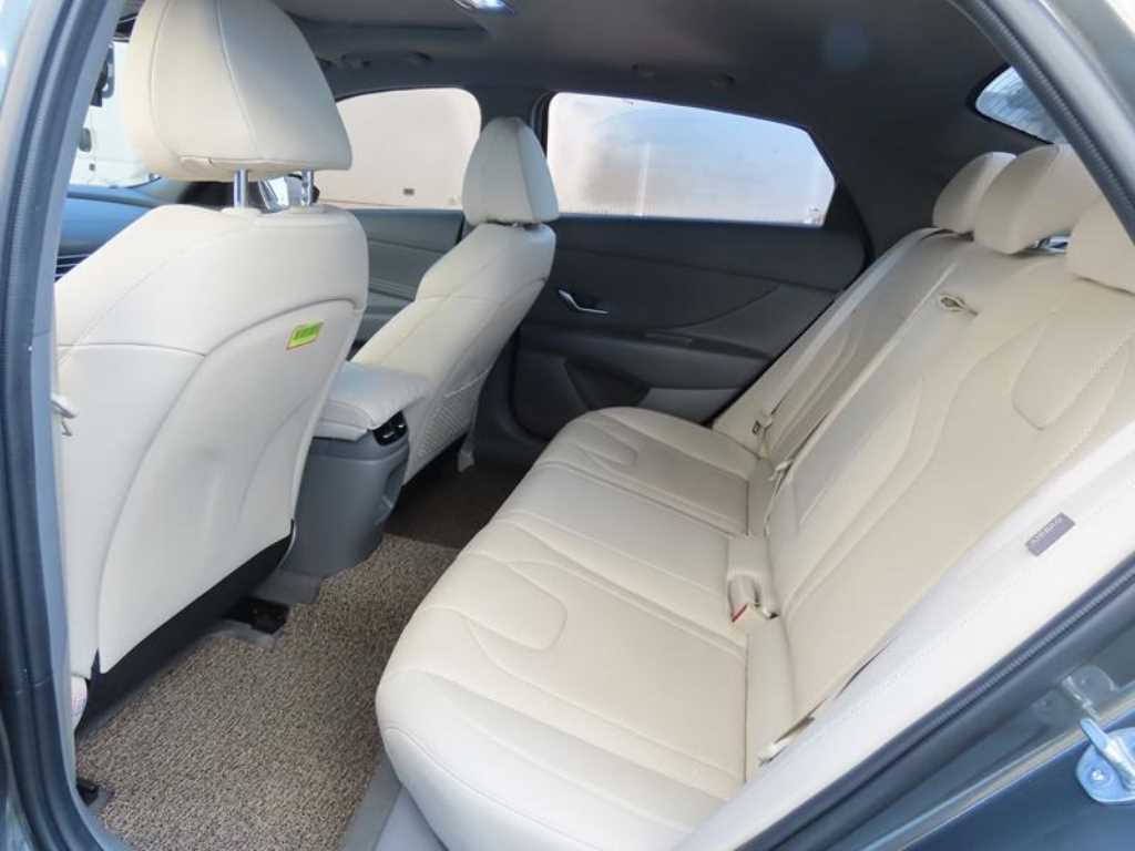 HYUNDAI Avante - Vista 7