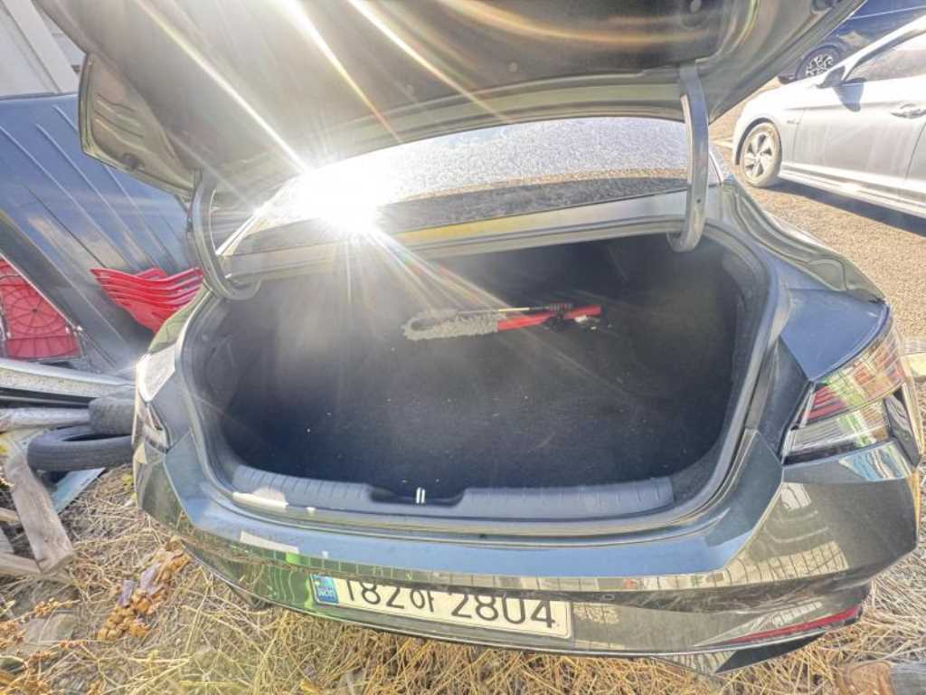 HYUNDAI Avante - Vista 4