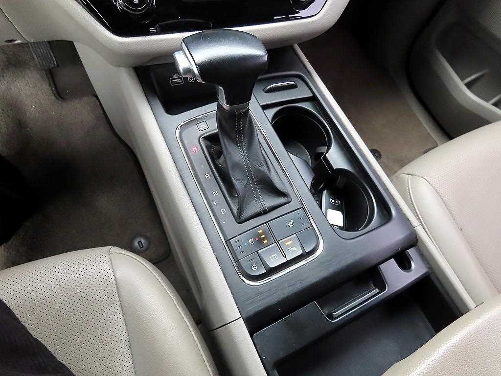 KIA Carnival - Vista 11